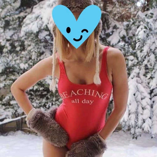 Ποια Ελληνίδα celebrity βγήκε στα χιόνια μόνο με το μαγιό της;