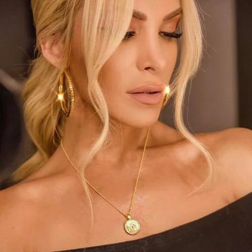 UPDATE: Η Κατερίνα Καινούργιου ΔΕΝ έβαψε τα μαλλιά της ροζ!