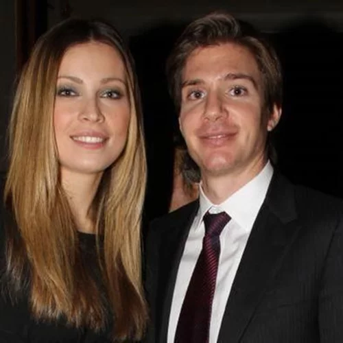 Μαριέττα Χρουσαλά - Λέων Πατίτσας | Βόλτα με τα παιδιά τους στη Γλυφάδα