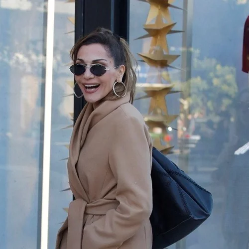 Δέσποινα Βανδή | Βόλτα για ψώνια στη Γλυφάδα με την κόρη της