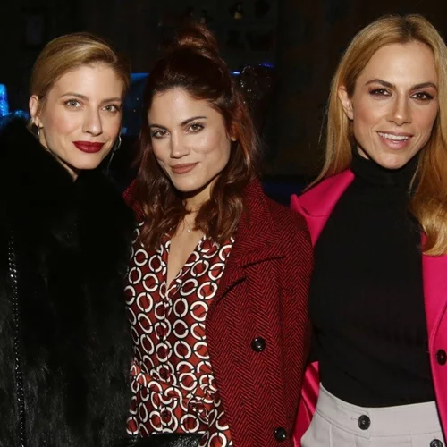 Σχολιάζουμε τα beauty looks των Ελληνίδων celebs στη Βερβερίτσα | Το κραγιόν που είδαμε σε όλες και τα λάθη