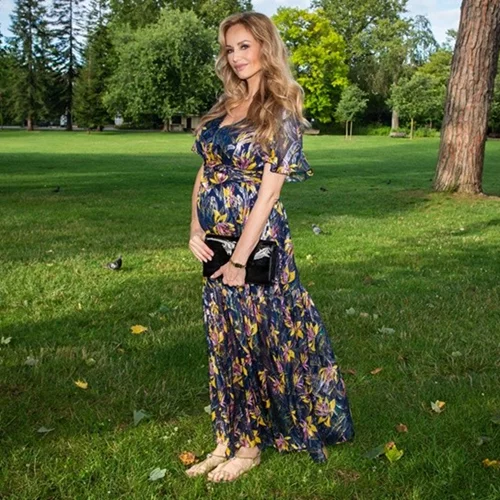 Adriana Sklenarikova | Φωτογραφίζεται για πρώτη φορά με την κόρη της