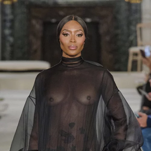 Η στολή hazmat της Naomi Campbell βρίσκει τον δρόμο της σε ένα Μουσείο μόδας