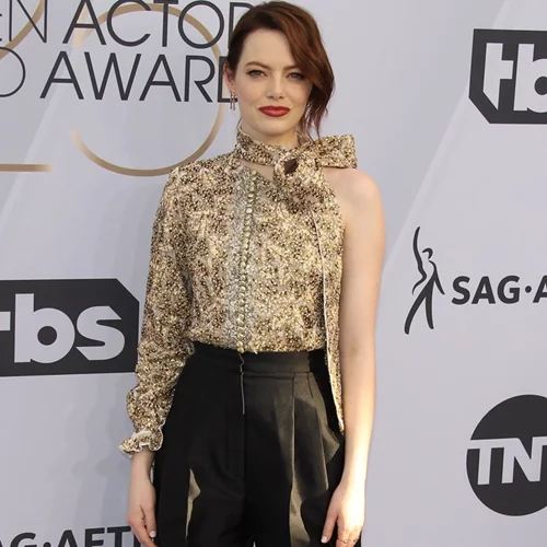 Η Emma Stone αρραβωνιάστηκε και αυτό είναι το δαχτυλίδι της