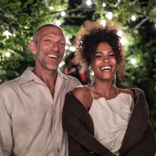 Tina Kunakey | Φωτογραφίζεται γυμνή στον έκτο μήνα της εγκυμοσύνης της δίπλα στον Vincent Cassel