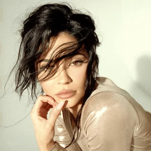 Πώς η Kylie Jenner έβαλε στο πνεύμα του Πάσχα και τα μαλλιά της