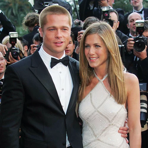 Η Jennifer Aniston στόλισε το χριστουγεννιάτικο δέντρο μαζί με τον Brad Pitt