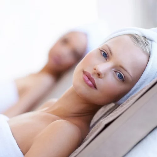 Πώς θα προστατεύσεις την επιδερμίδα σου από το μπλε φως, τη UV ακτινοβολία και τη ρύπανση