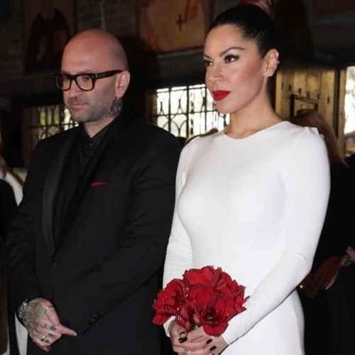 Η Μαριάντα Πιερίδη έχει επέτειο και μοιράστηκε στο Instagram αδημοσίευτες φωτογραφίες από το γάμο της