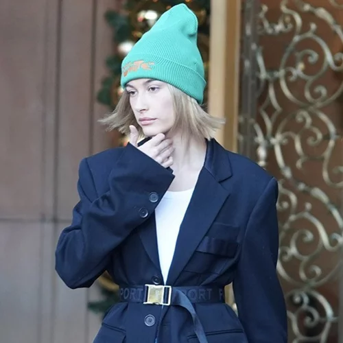 Hailey Baldwin | Έτσι φοράει το σακάκι και είναι super cool