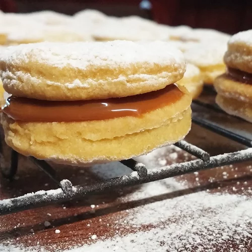 Η πιο υπέροχη συνταγή για brownie cookies με καραμέλα γάλακτος!