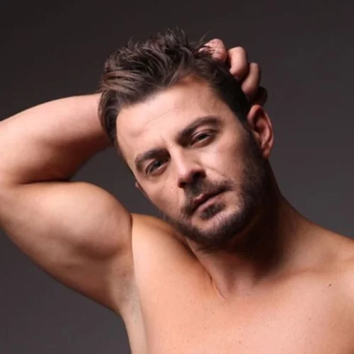 Ο Γιώργος Αγγελόπουλος ανοίγει το σπίτι του για πρώτη φορά