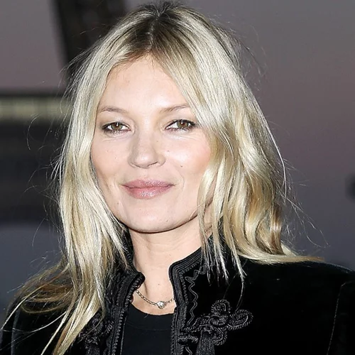 H Kate Moss φόρεσε το πανωφόρι της σεζόν που θα βρεις σε Zara, Mango και Η&Μ