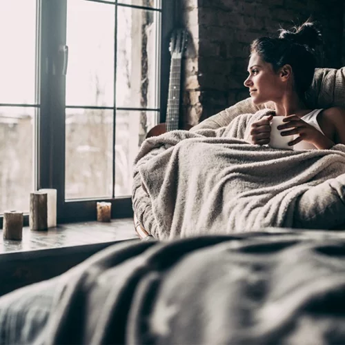 Τα 5 βήματα μιας καλής βραδινής ρουτίνας που θα σε ετοιμάσει για καλό ύπνο