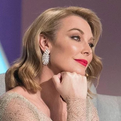 Η Mango φούστα της Τατιάνας Στεφανίδου κοστίζει ελάχιστα