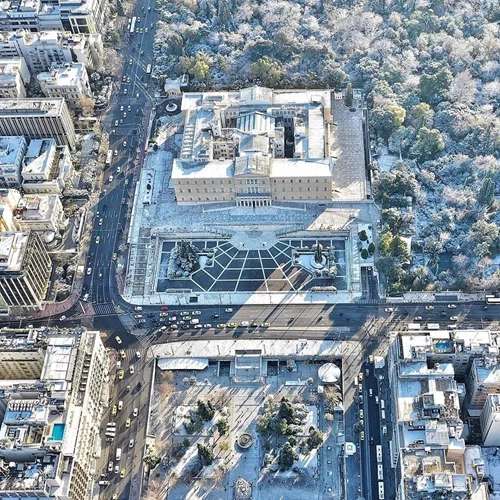 Στα λευκά η Αθήνα | Εντυπωσιακές φωτογραφίες από το κέντρο της πόλης