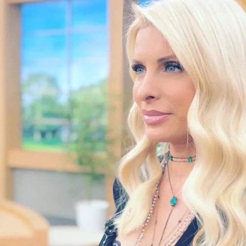 Ελένη Μενεγάκη | Παιχνίδια στο χιόνι με τα παιδιά της!