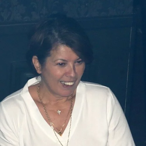 Σοφία Αλιμπέρτη | Σπάνια βραδινή έξοδος στην Άννα Βίσση