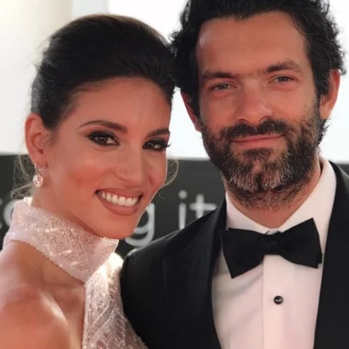 Αθηνά Οικονομάκου - Φίλιππος Μιχόπουλος | Δες φωτογραφίες από το σπίτι τους (φυσικά και η Αθηνά έχει ντουλάπα- δωμάτιο, τι εννοείς;)