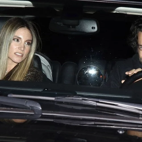 Ραντεβού με τον σύζυγό σου; Ντύσου hot όπως πρόσφατα η Αθηνά Οικονομάκου σε έξοδο με τον Φίλιππο Μιχόπουλο