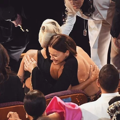 Η κίνηση της Irina Shayk που σχεδόν επιβεβαιώνει το ειδύλλιο Gaga - Bradley Cooper