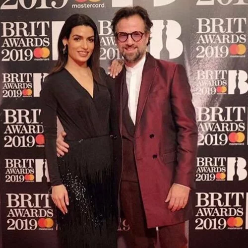 Τόνια Σωτηροπούλου & Κωστής Μαραβέγιας | Εμφάνιση υπερπαραγωγή στο κόκκινο χαλί των BRIT Awards (Ποιους άλλους Έλληνες είδαμε)