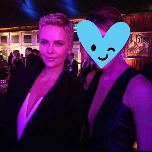 Διάσημη Ελληνίδα ποζάρει δίπλα στη Charlize Theron λίγο πριν τα Όσκαρ