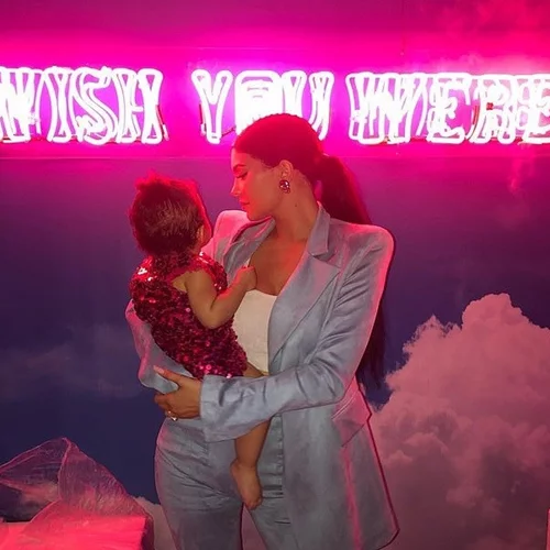 Η κόρη της Kylie Jenner μόλις απέκτησε την πρώτη της Chanel σε ένα από τα πιο παραμυθένια πάρτυ πρώτων γενεθλίων