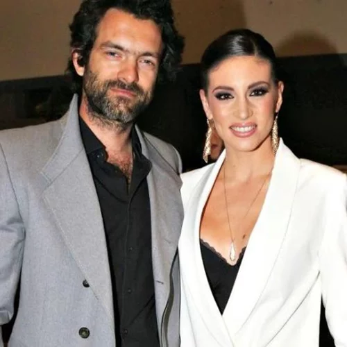 Αθηνά Οικονομάκου | Έκανε (ίσως) την πιο τρυφερή δημόσια ερωτική εξομολόγηση στον Φίλιππο Μιχόπουλο