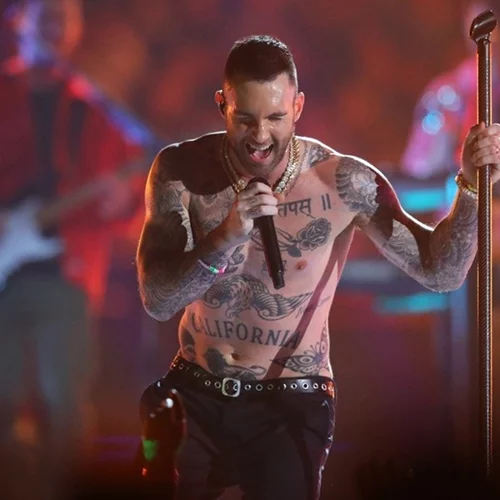 Super Bowl | Η αμφιλεγόμενη εμφάνιση του Adam Levine
