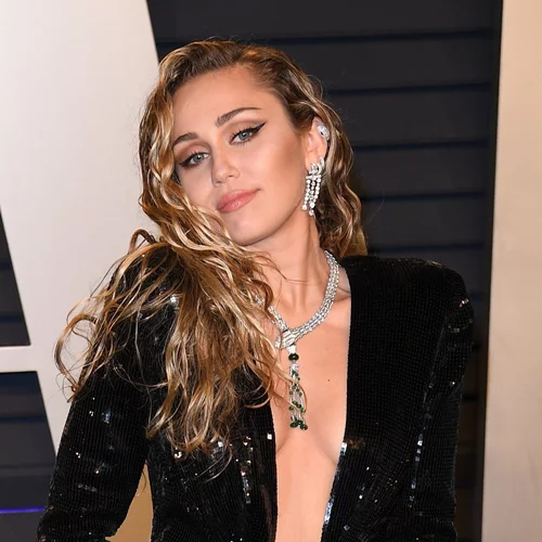 To φιλί που έκανε έξαλλη την Miley Cyrus και η αντίδρασή της