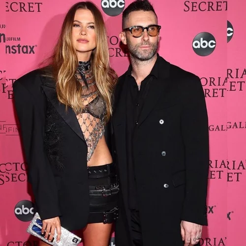 Adam Levine & Behati Prinsloo | 15 φωτογραφίες του πιο cute ζευγαριού