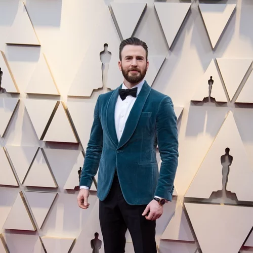 Αυτός είναι ο γοητευτικός αδερφός του Chris Evans, που τον συνόδευσε στα Όσκαρ