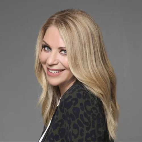 Backstage | Δες την Έλλη Στάη την ώρα που ετοιμάζεται για να βγει στο δελτίο