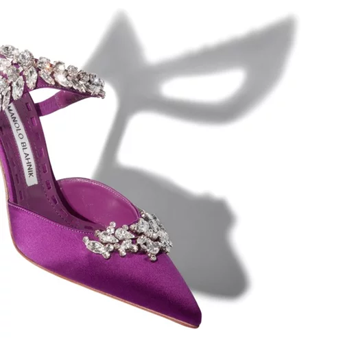 Τα iconic παπούτσια του Manolo Blahnik έφτασαν στο Net-a-porter