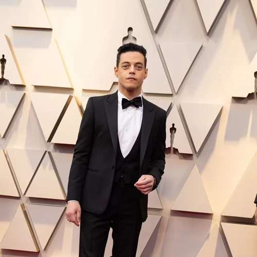 Oscar 2019 | Ο νικητής, Rami Malek, παραπάτησε και έπεσε αφού παρέλαβε το Όσκαρ του