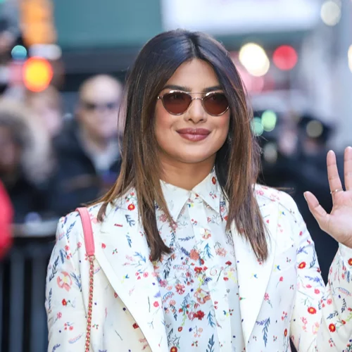 Τα νέα crocs της Priyanka Chopra είναι το ιδανικό footwear για την καραντίνα