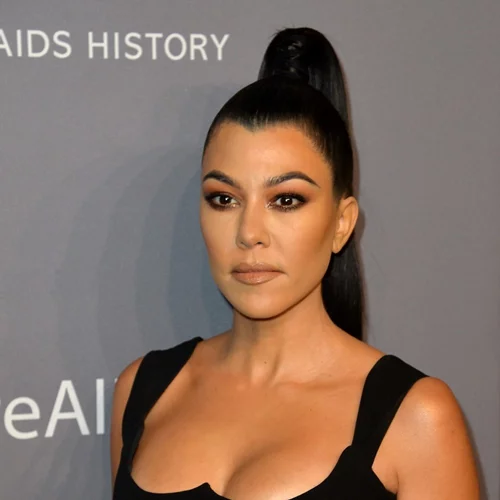 Η Kourtney Kardashian απαντά στις φήμες περί 4ης εγκυμοσύνης