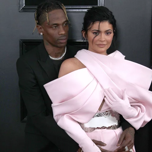 Kylie Jenner | Φωτογραφίζεται γυμνή μαζί με τον Travis Scott στο Playboy
