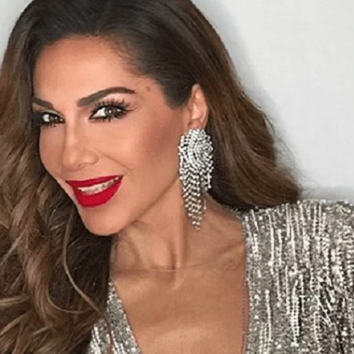 Δέσποινα Βανδή | Ίσως ζηλέψεις λίγο με αυτά που θα δεις στο προφίλ της (αλλά σου έχει και ένα δώρο)