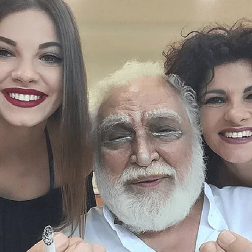 Τζένη Καζάκου | Φωτογραφίες της εγγονής της Τζένης Καρέζη (Πόσο μοιάζει με την αξέχαστη γιαγιά της;)