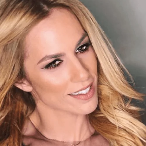 Ντορέττα Παπαδημητρίου | H σέξι πόζα με μαγιό και το αψεγάδιαστο κορμί της