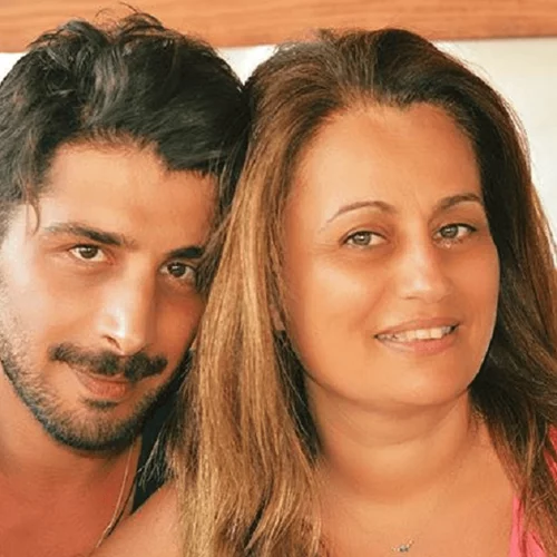 Χρήστος Σπανός - Μελίνα Παιονίδου | Δες την κούκλα 18χρονη κόρη του ερωτευμένου ζευγαριού