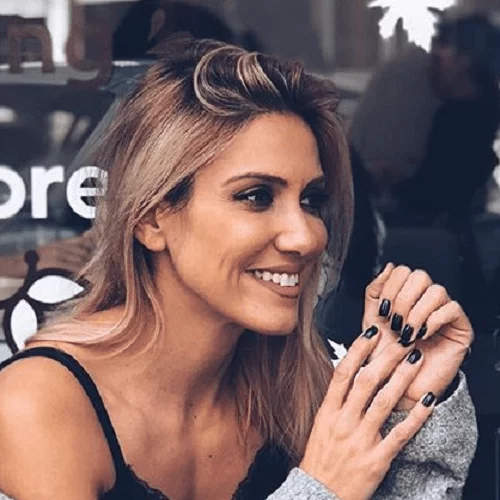 Ατύχημα για την Έλενα Παπαβασιλείου | Λιποθύμησε και χτύπησε στο κεφάλι της (φωτογραφία)