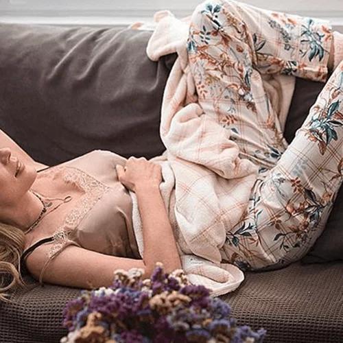 Σμαράγδα Καρύδη | Μεταμορφώθηκε σε βασίλισσα του Banksy και το αποτέλεσμα είναι εκπληκτικό