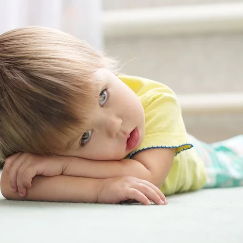 3 απλά παιχνίδια που μπορούν να βοηθήσουν στο άγχος αποχωρισμού του μωρού