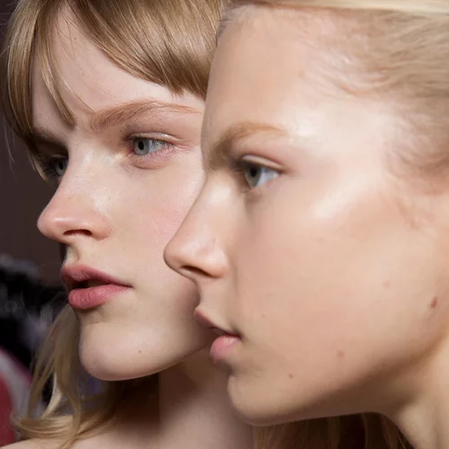 Τέλος η περιττή λιπαρότητα | Η κίνηση που θα σου χαρίζει ματ όψη για ώρες!