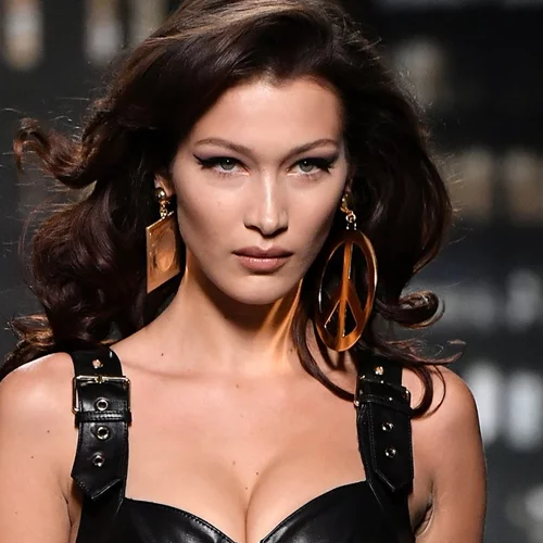 Bella Hadid | Άλλαξε το χρώμα των μαλλιών της και εμπνέει όλες τις καστανές