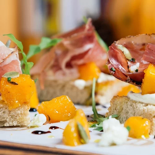 Fooding Around | Χειροποίητο σουβλάκι στο Ermina's, ράμεν σούπα στο Σύνταγμα, απογευματινό τσάι στη Madame Gateaux