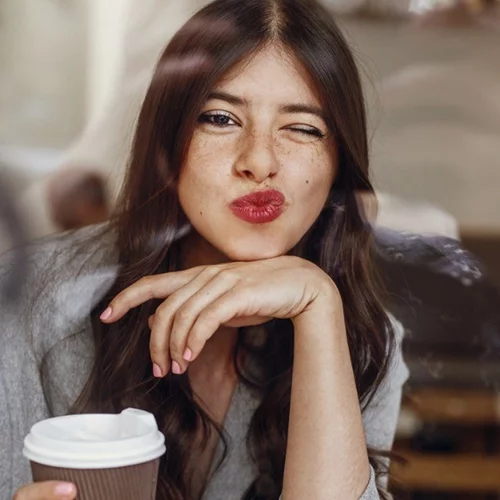 Μακιγιάζ για κόκκινο κραγιόν | Πώς να το πετύχεις στα πρωινά makeup looks